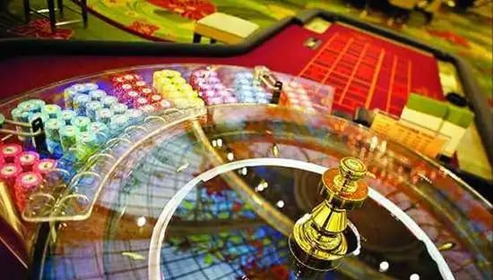 Kartu domino dengan nilai QQ (6-6) di meja Domino QQ xotogel